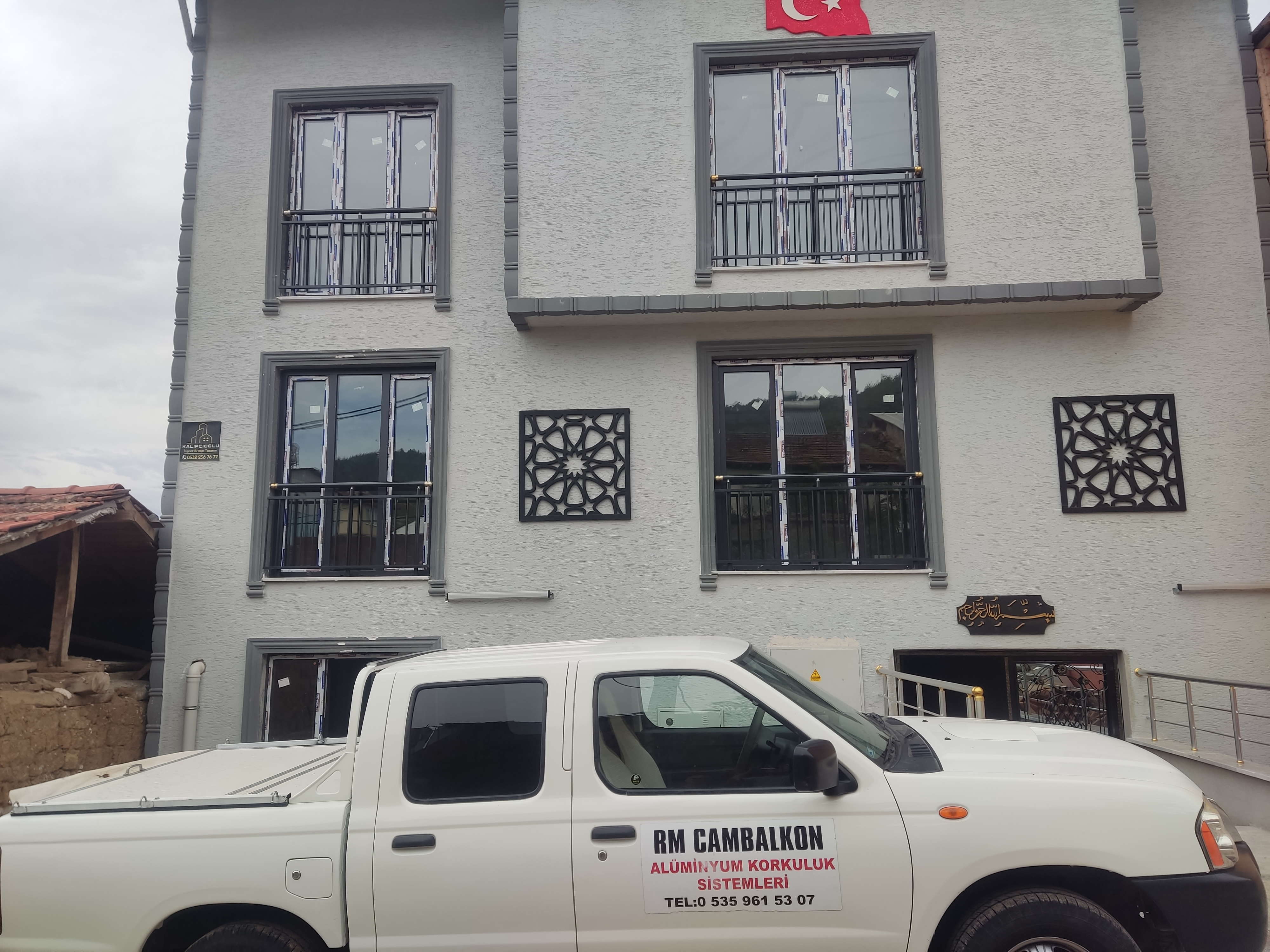 Modern ve Sade Tasarımlar